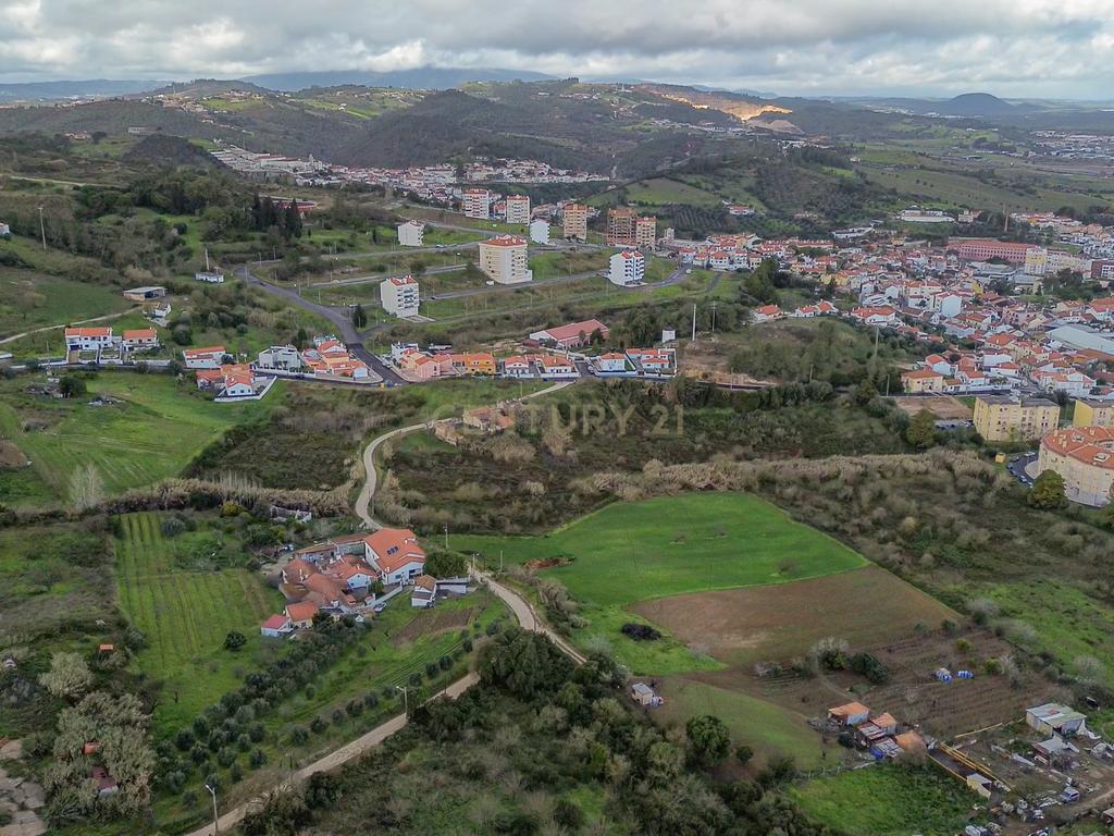 Terreno com PIP Aprovado para 17 Moradias e 4 Prédios em Alenquer - Image 37