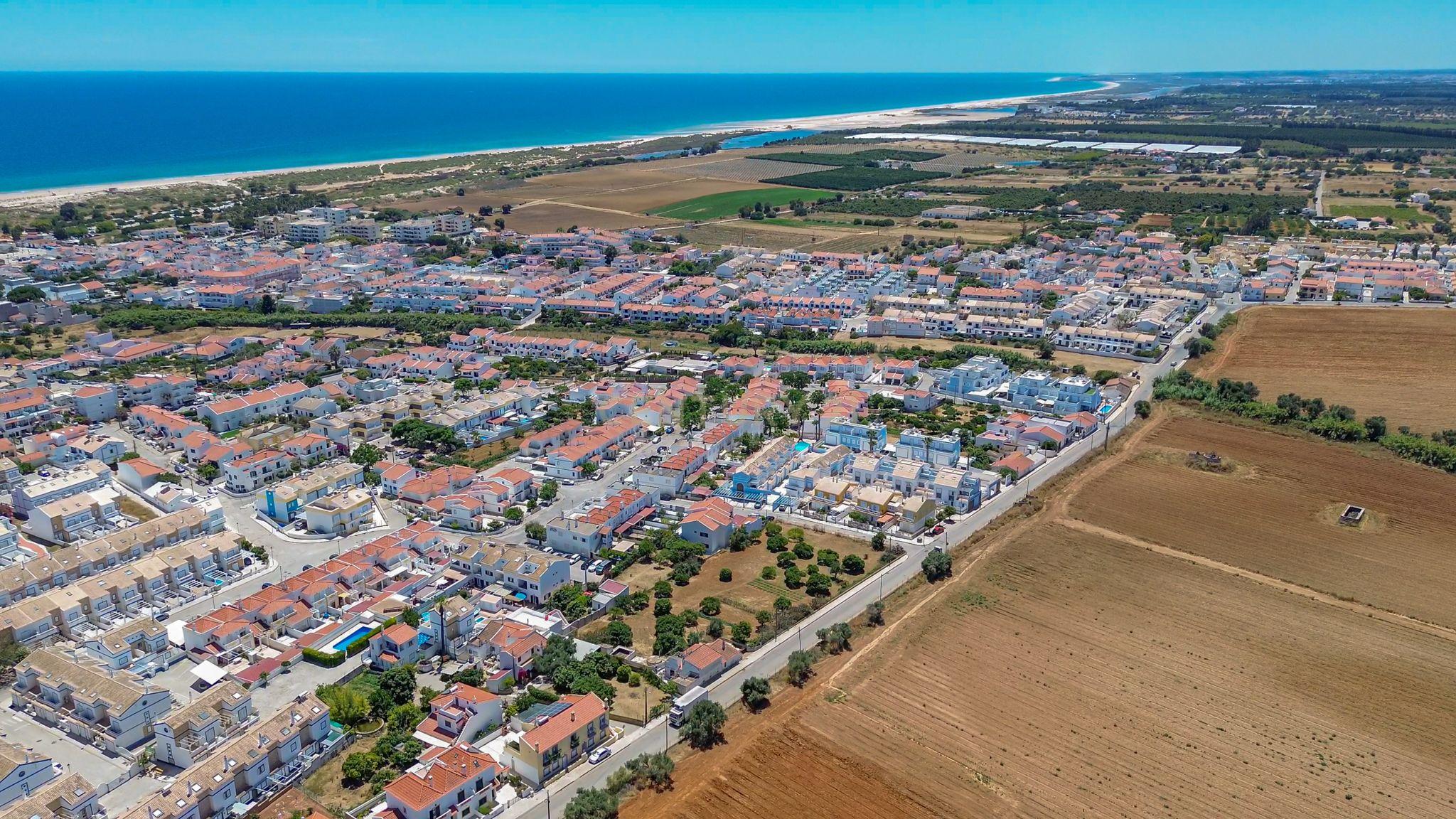 Moradia Com 2 pisos independentes + Terreno 280 m2 - Manta Rota - Image 4