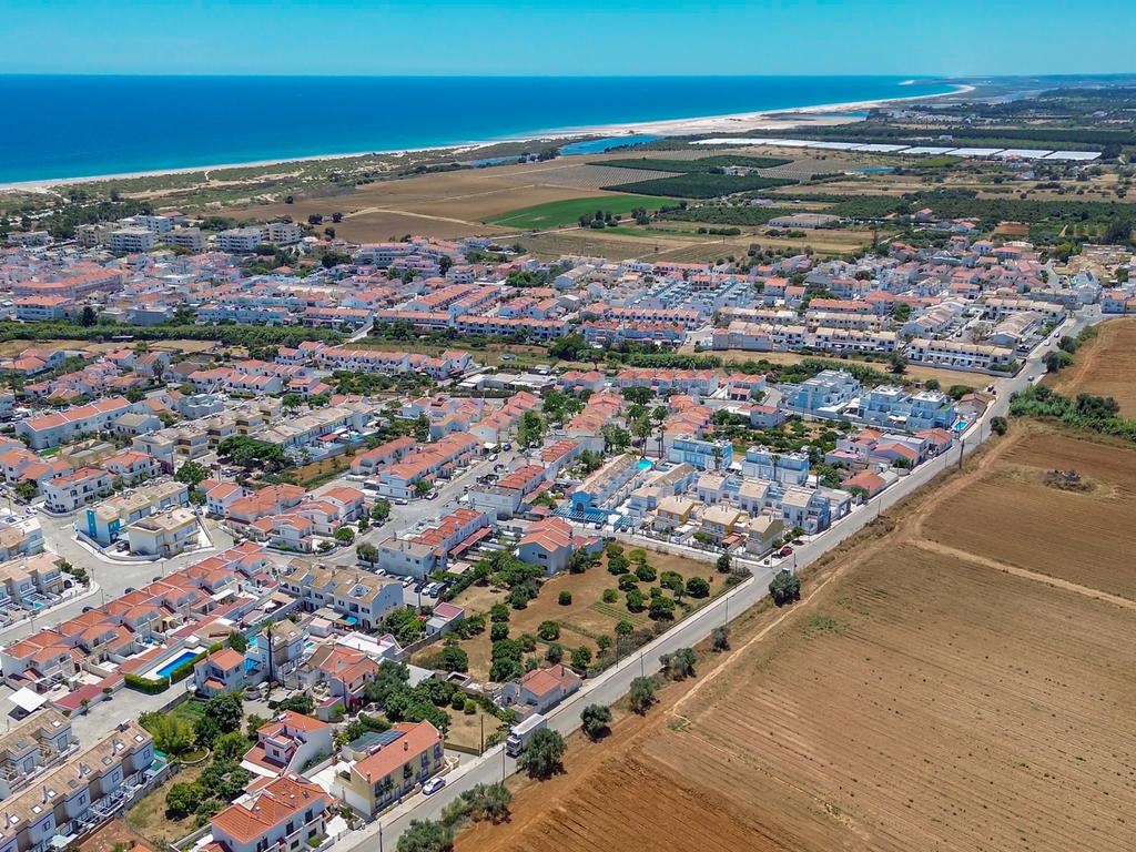 Moradia Com 2 pisos independentes + Terreno 280 m2 - Manta Rota - Image 4