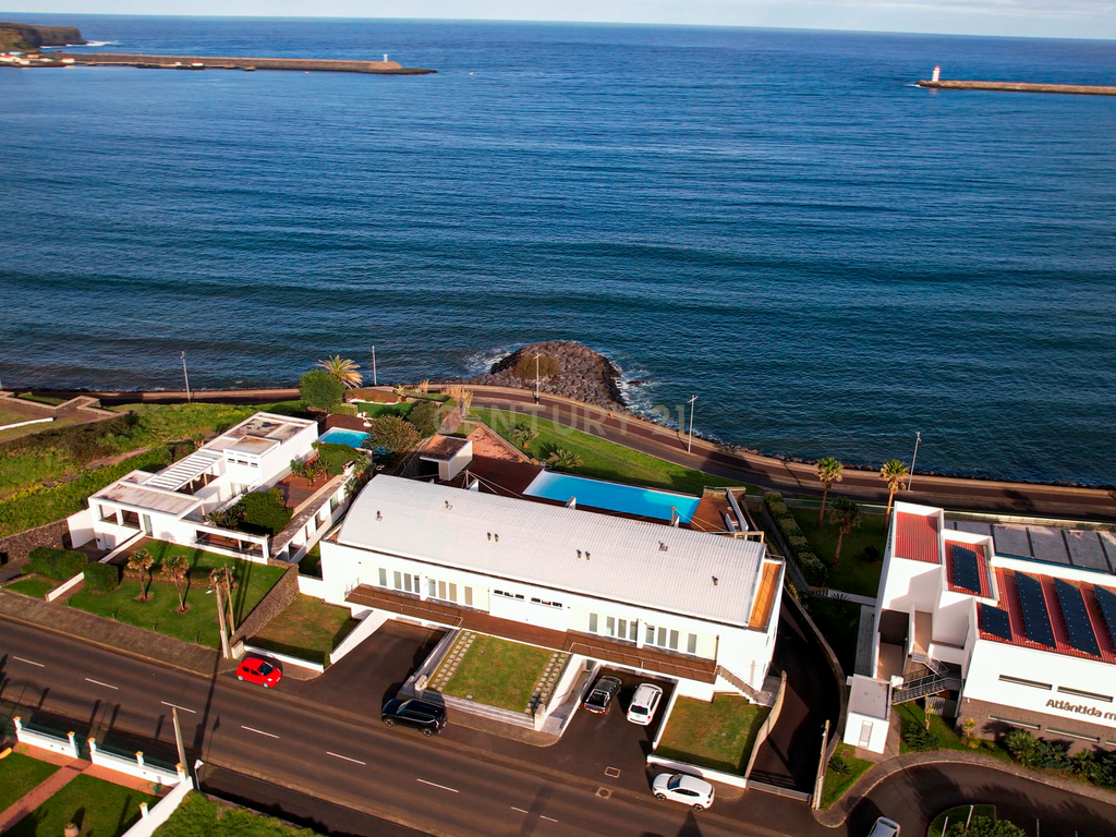 Apartamento T4 triplex com vista mar na Praia da Vitória - Image 2