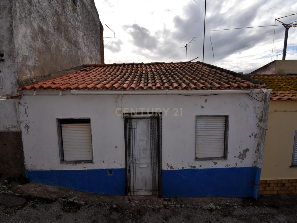 Moradia térrea para renovar com vista para o Castelo de Silves - Image 2