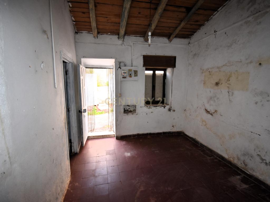 Moradia térrea para renovar com vista para o Castelo de Silves - Image 3