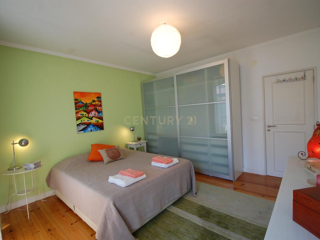 Apartamento T3 à venda na Rua Morais Soares, com lugar de parqueamento. - Image 15