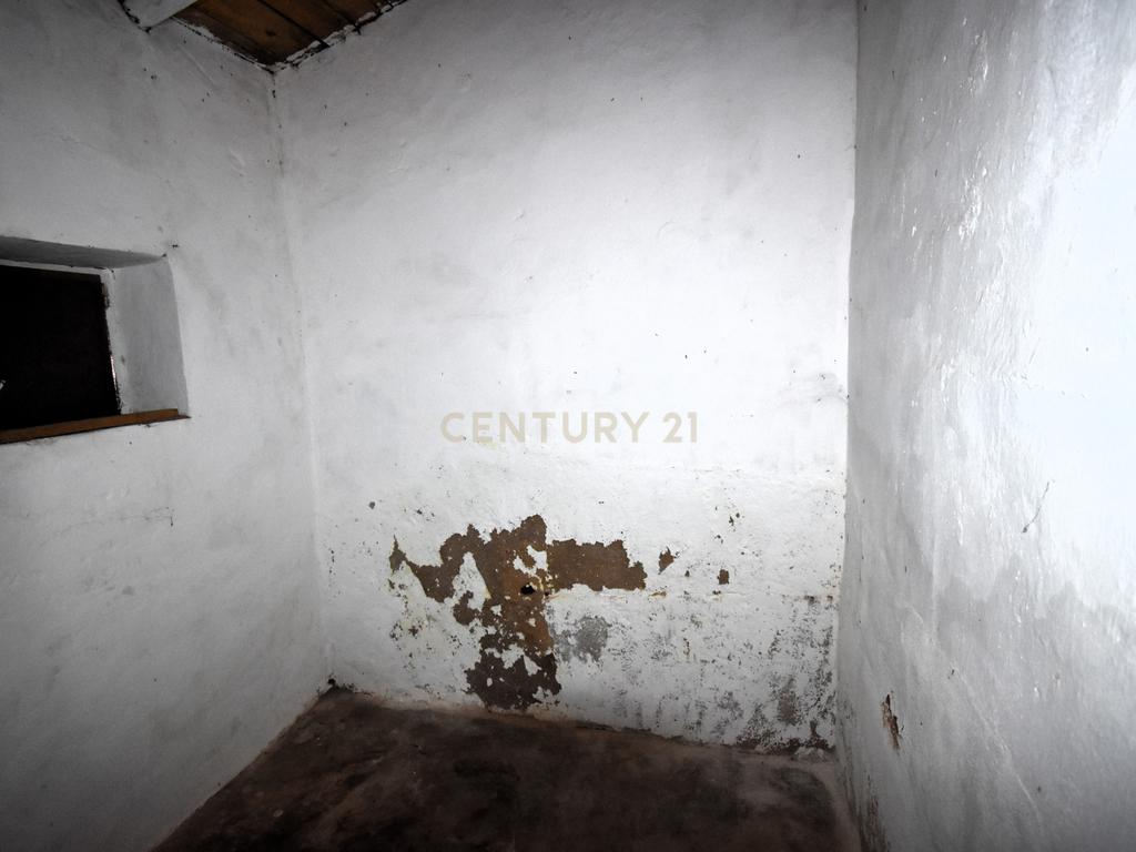 Moradia térrea para renovar com vista para o Castelo de Silves - Image 8