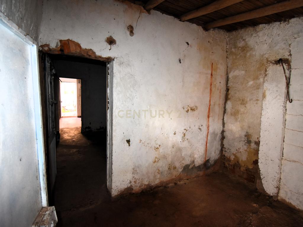 Moradia térrea para renovar com vista para o Castelo de Silves - Image 11