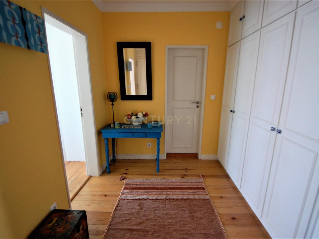 Apartamento T3 à venda na Rua Morais Soares, com lugar de parqueamento. - Image 10