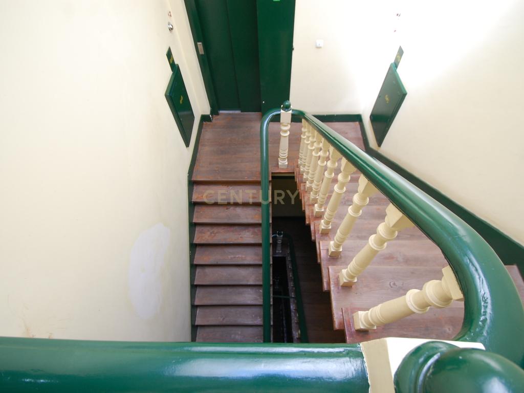 Apartamento T3 à venda na Rua Morais Soares, com lugar de parqueamento. - Image 20