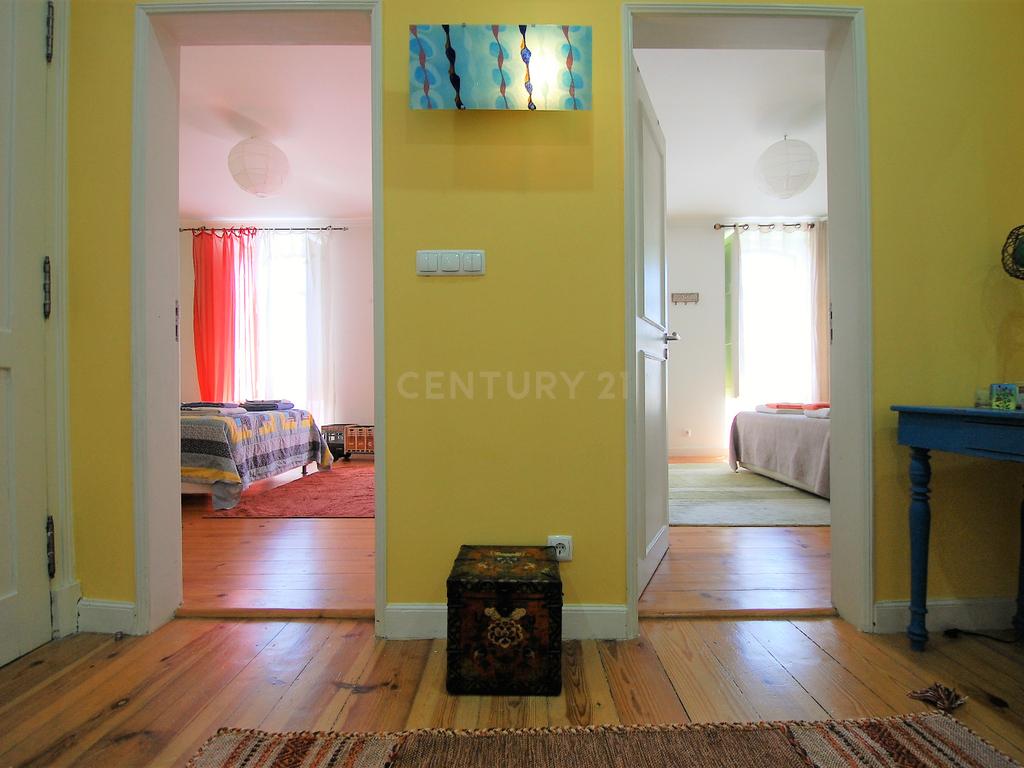 Apartamento T3 à venda na Rua Morais Soares, com lugar de parqueamento. - Image 14