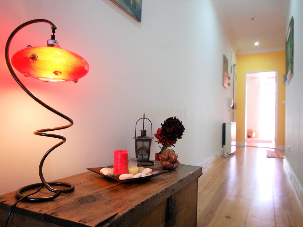 Apartamento T3 à venda na Rua Morais Soares, com lugar de parqueamento. - Image 11