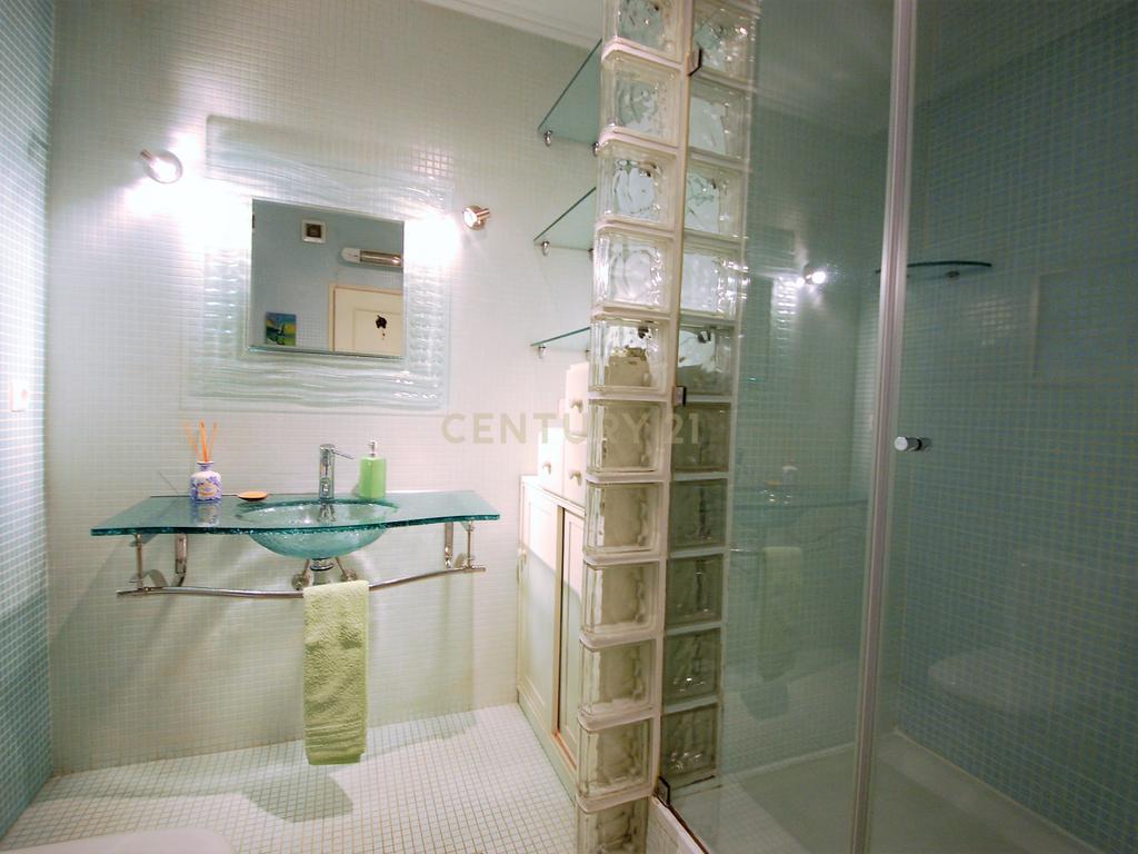Apartamento T3 à venda na Rua Morais Soares, com lugar de parqueamento. - Image 13