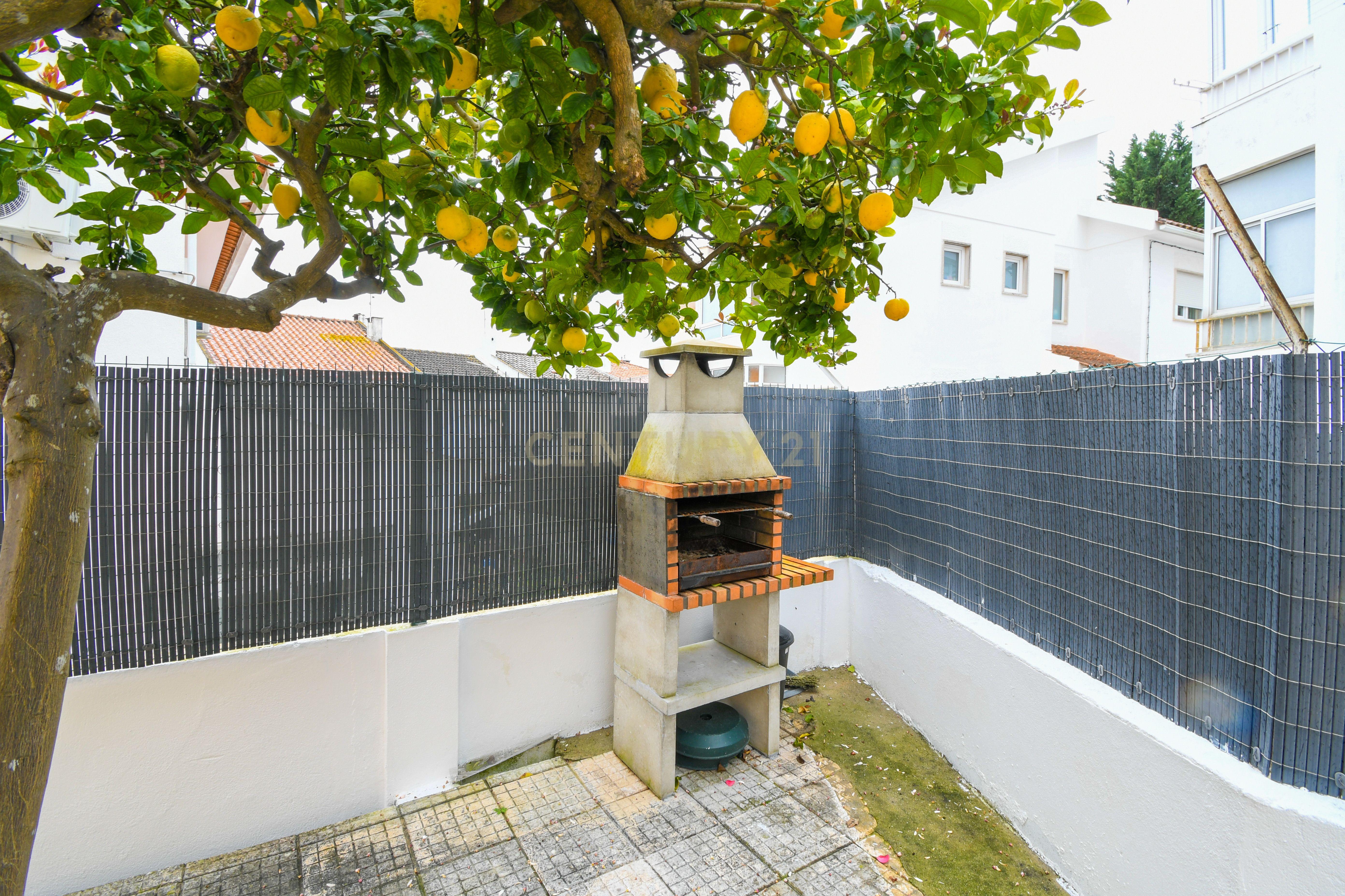 T3 com Terraço Privativo em Andar de Moradia | Bicesse (10min de Cascais) - Image 5