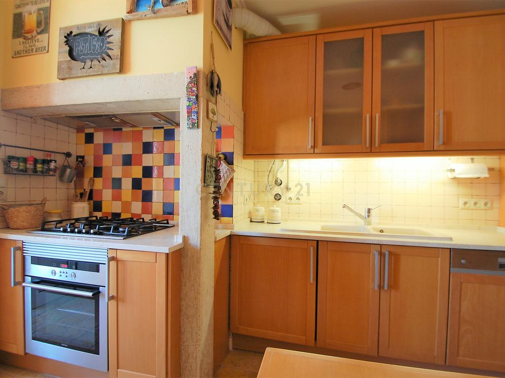 Apartamento T3 à venda na Rua Morais Soares, com lugar de parqueamento. - Image 7