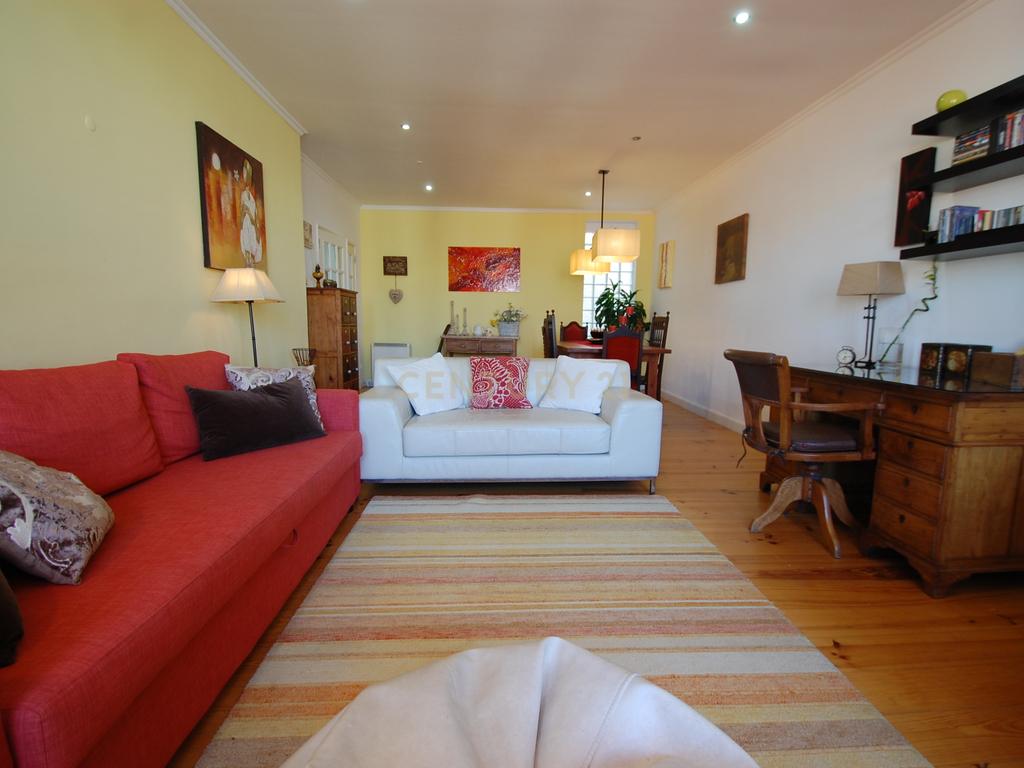 Apartamento T3 à venda na Rua Morais Soares, com lugar de parqueamento. - Image 5