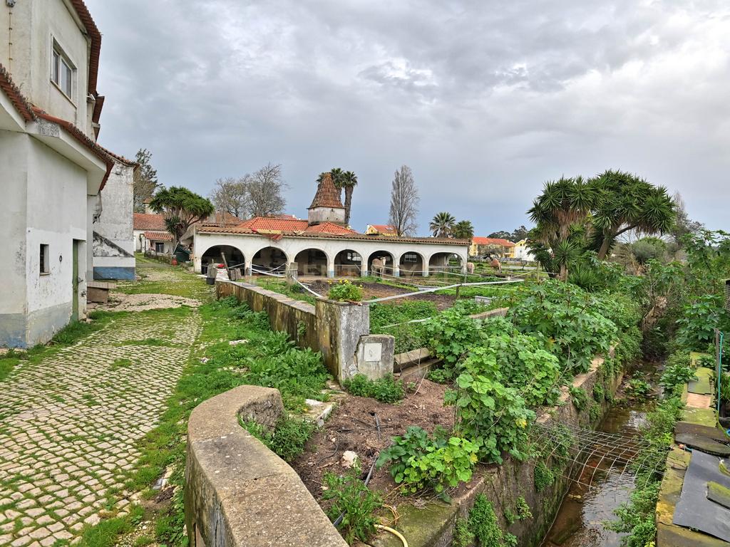 Quinta situada em Sintra, com um generoso terreno de 98.200 m². Localização privilegiada, a apenas 25 minutos de Cascais - Image 8