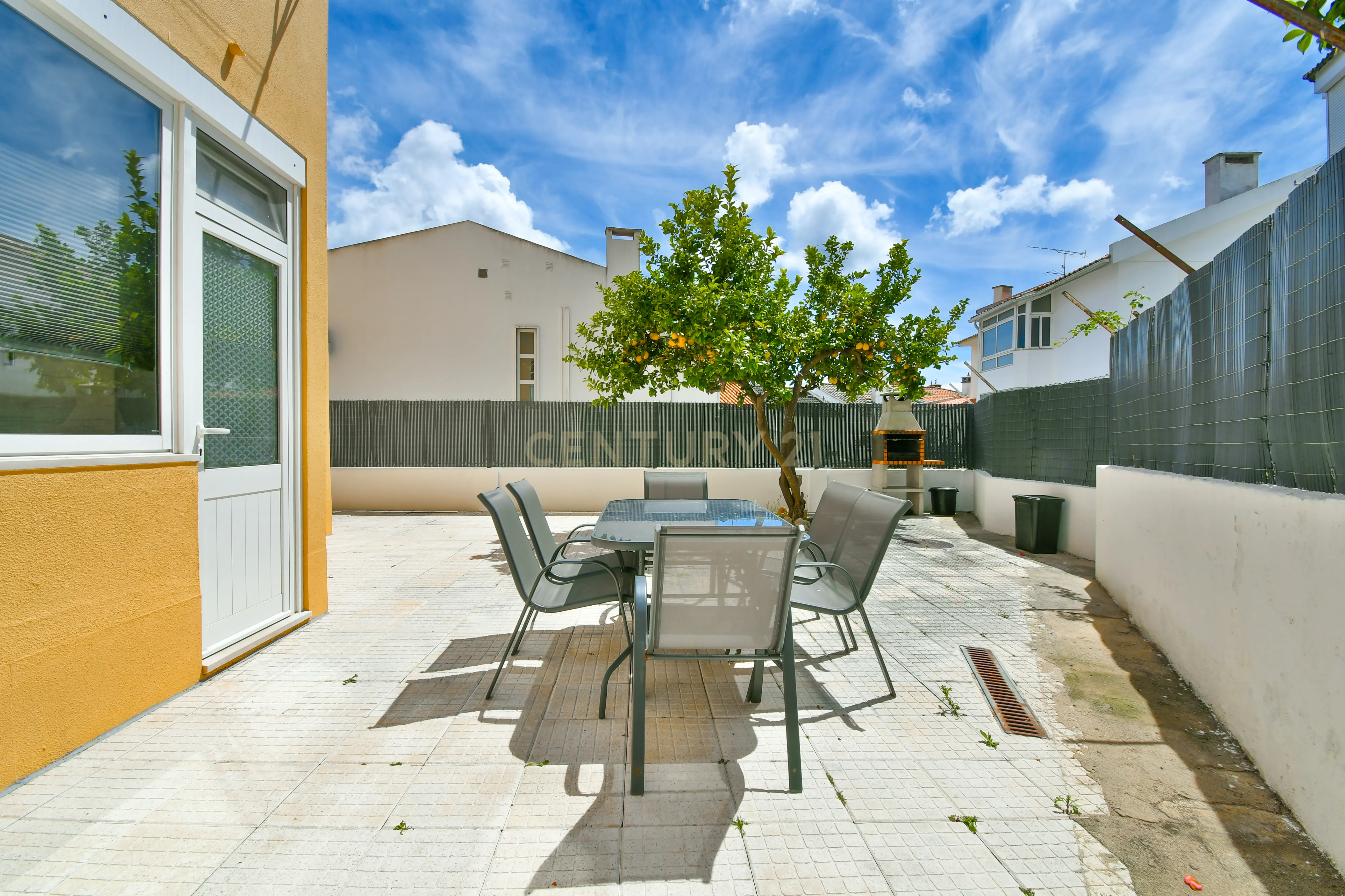 T3 com Terraço Privativo em Andar de Moradia | Bicesse (10min de Cascais) - Image 2