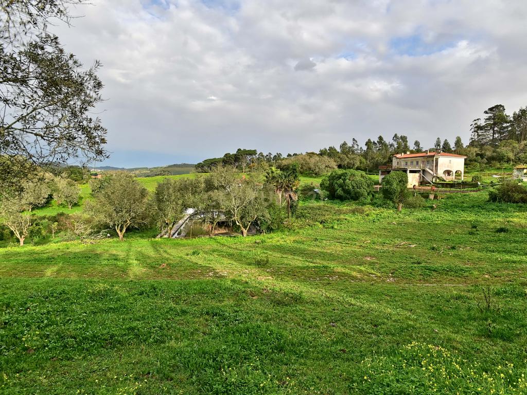 Quinta situada em Sintra, com um generoso terreno de 98.200 m². Localização privilegiada, a apenas 25 minutos de Cascais - Image 3
