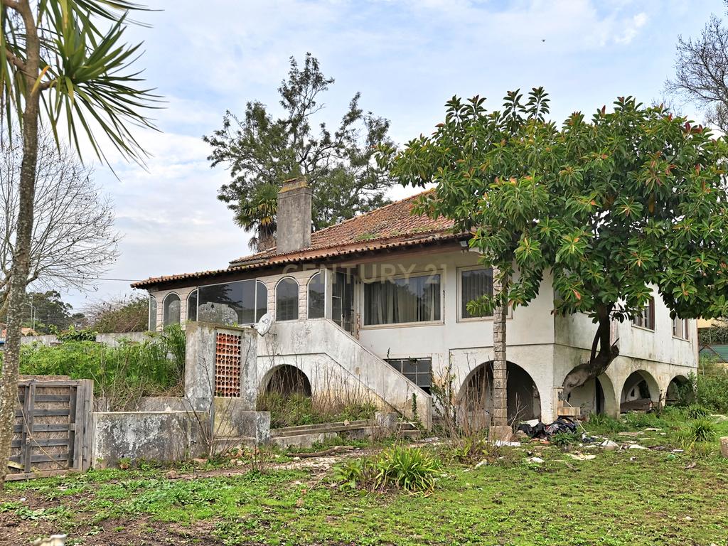Quinta situada em Sintra, com um generoso terreno de 98.200 m². Localização privilegiada, a apenas 25 minutos de Cascais - Image 16