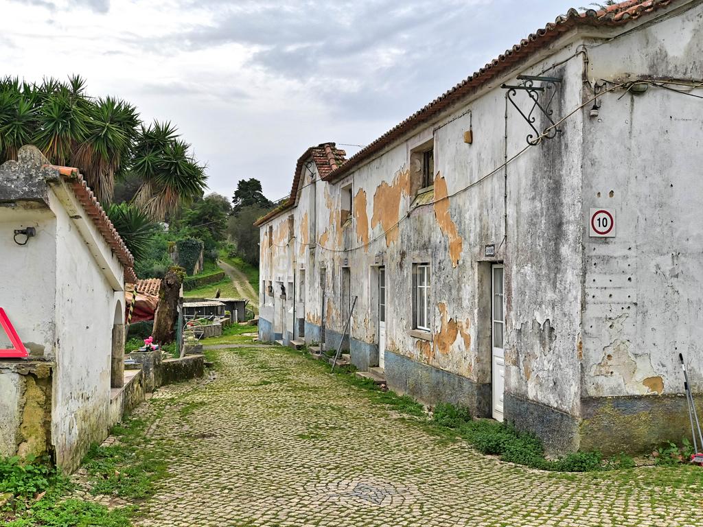 Quinta situada em Sintra, com um generoso terreno de 98.200 m². Localização privilegiada, a apenas 25 minutos de Cascais - Image 14
