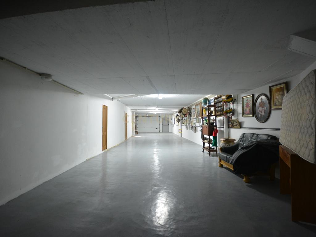 ESPAÇO PARA ARMAZÉM OU GARAGENS COM 821 M2 SITUADO NA BAIXA ALBUFEIRA - Image 3
