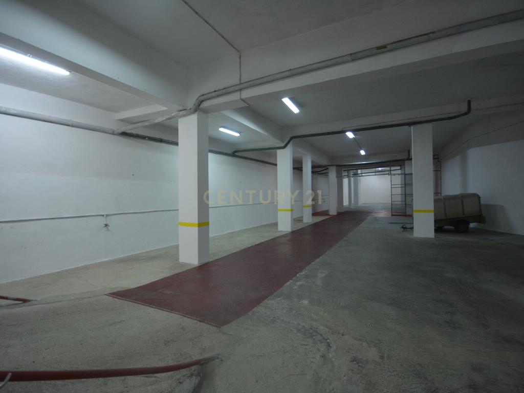 ESPAÇO PARA ARMAZÉM OU GARAGENS COM 821 M2 SITUADO NA BAIXA ALBUFEIRA - Image 4