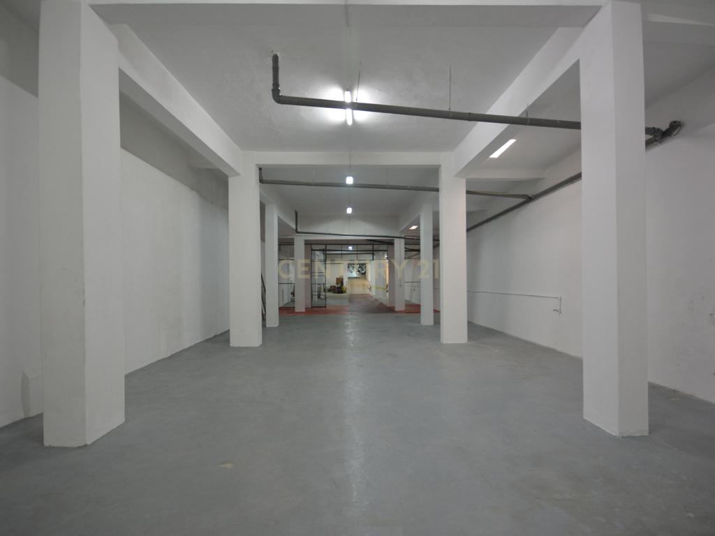 ESPAÇO PARA ARMAZÉM OU GARAGENS COM 821 M2 SITUADO NA BAIXA ALBUFEIRA - Image 5