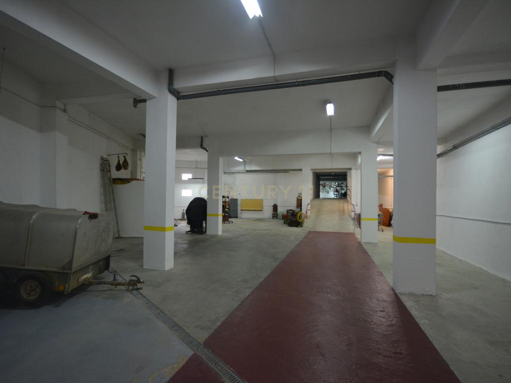 ESPAÇO PARA ARMAZÉM OU GARAGENS COM 821 M2 SITUADO NA BAIXA ALBUFEIRA - Image 6