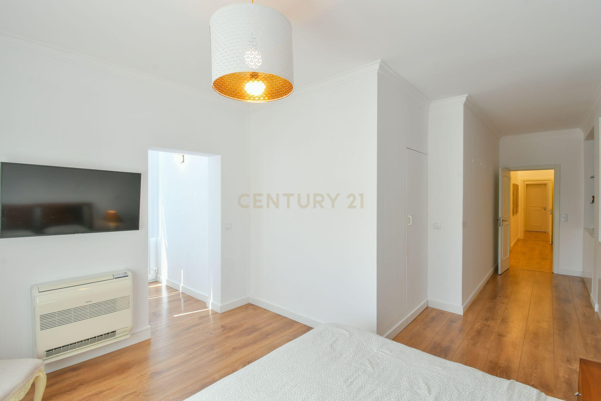 Apartamento T3+1 duplex com terraço no coração de Cascais - Image 37