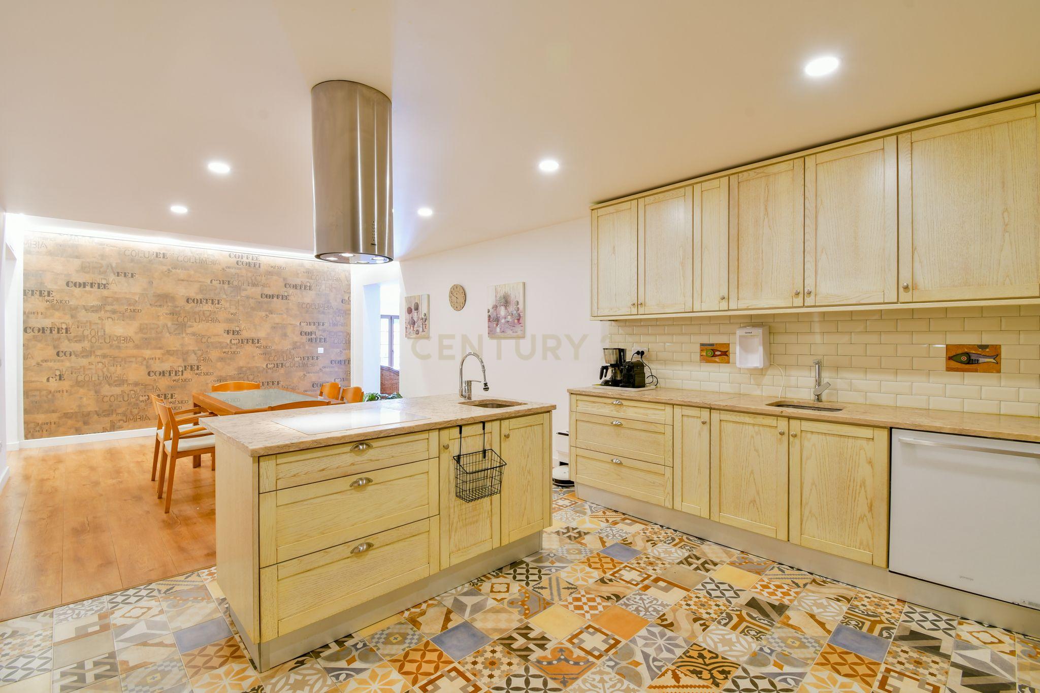 Apartamento T3+1 duplex com terraço no coração de Cascais - Image 14