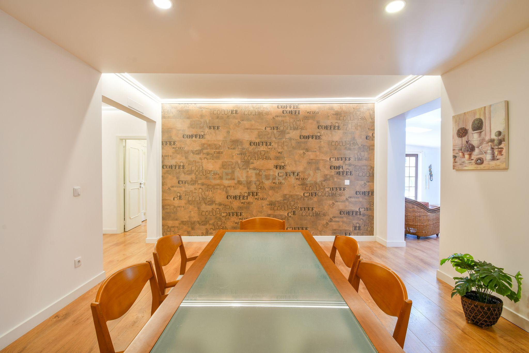 Apartamento T3+1 duplex com terraço no coração de Cascais - Image 11
