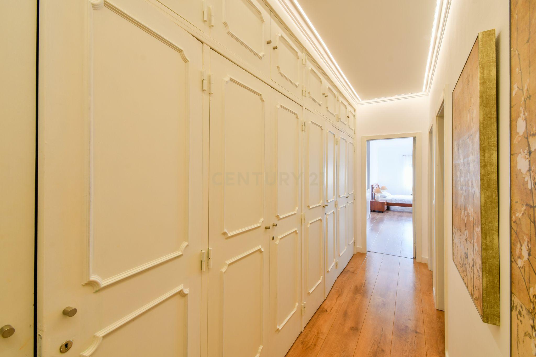 Apartamento T3+1 duplex com terraço no coração de Cascais - Image 33