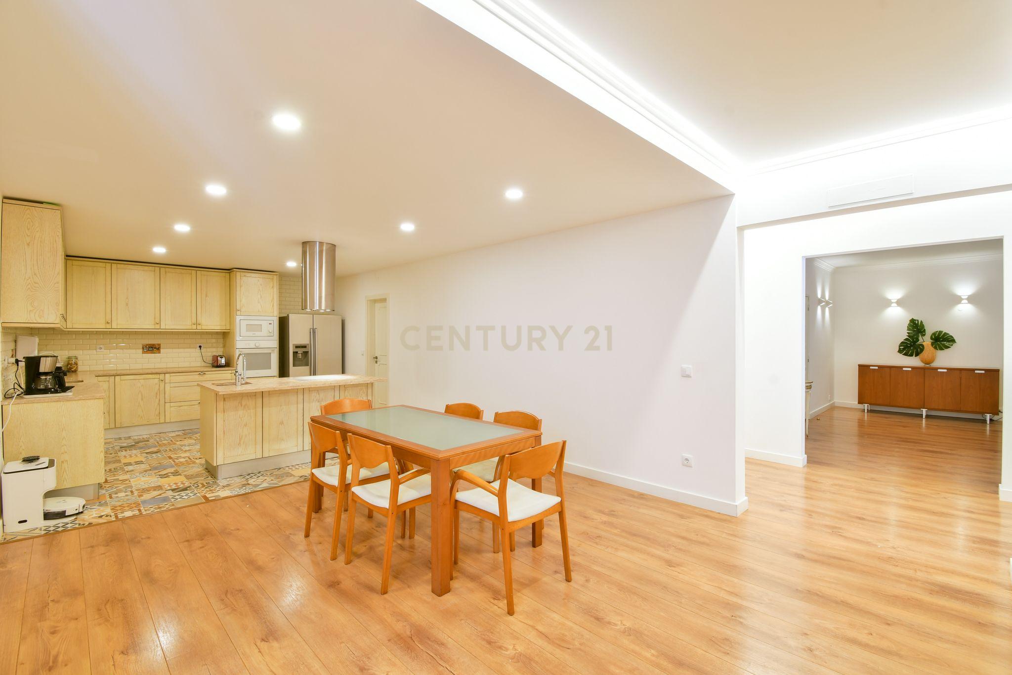 Apartamento T3+1 duplex com terraço no coração de Cascais - Image 17
