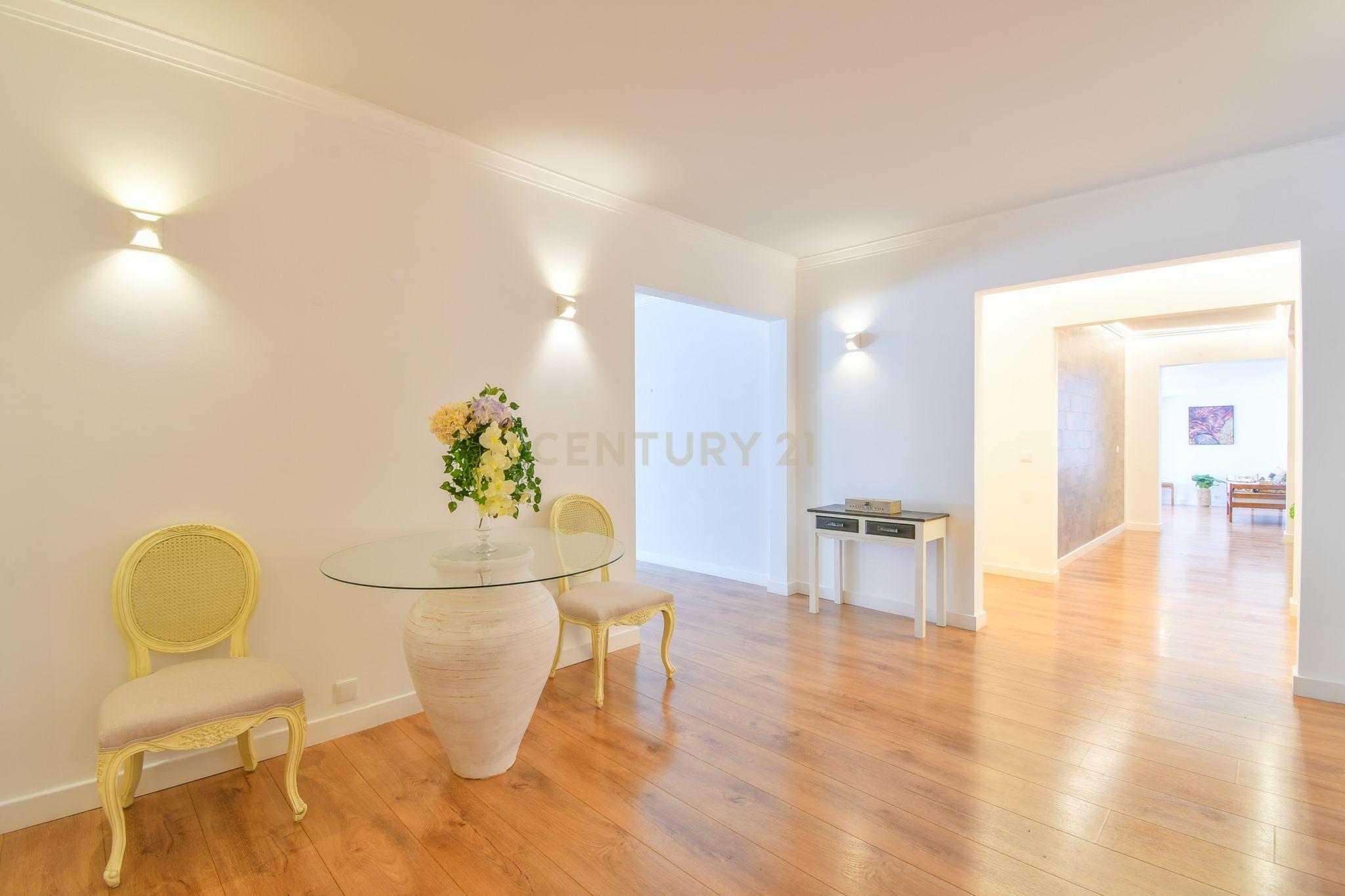Apartamento T3+1 duplex com terraço no coração de Cascais - Image 22