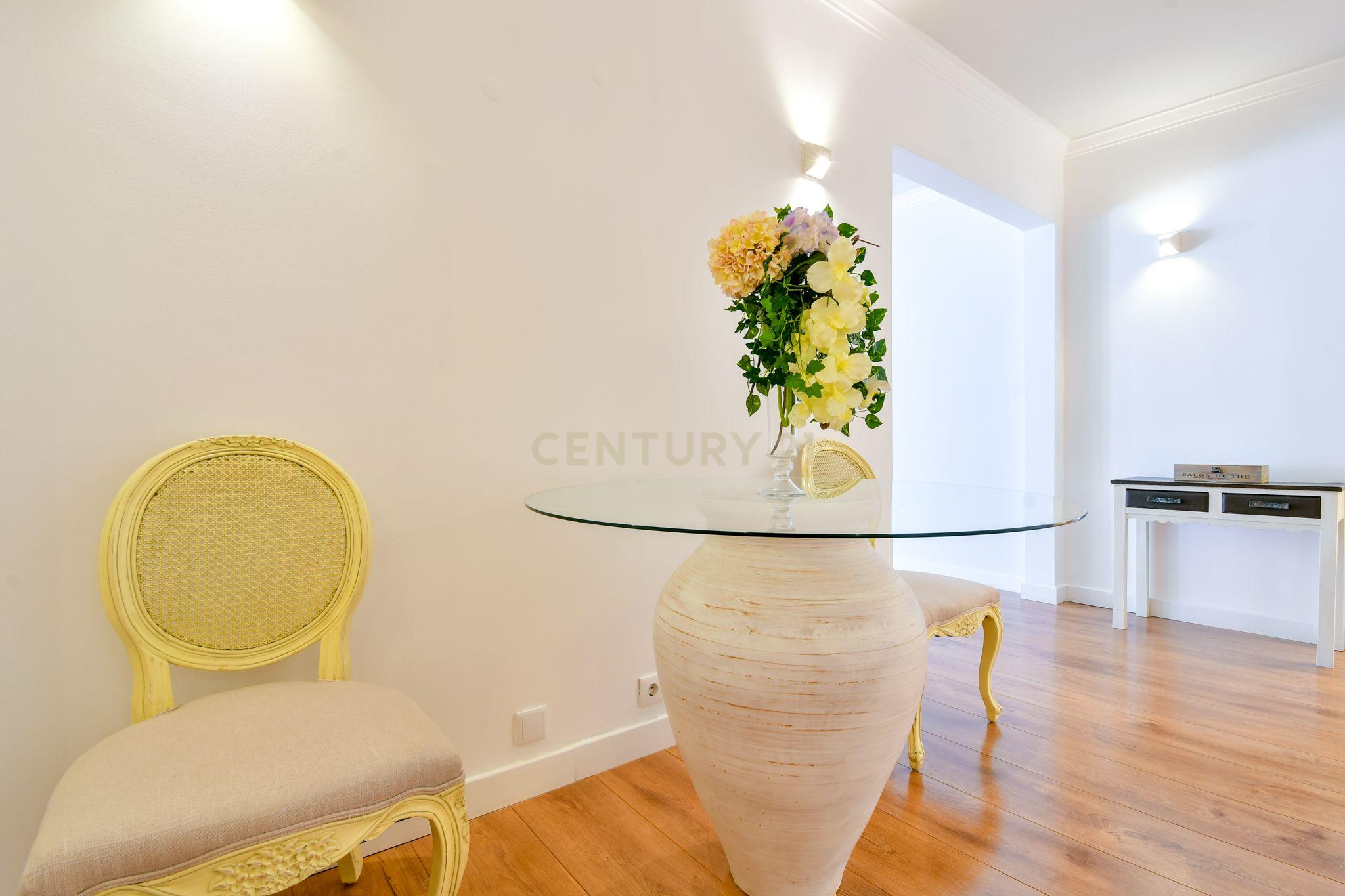 Apartamento T3+1 duplex com terraço no coração de Cascais - Image 21