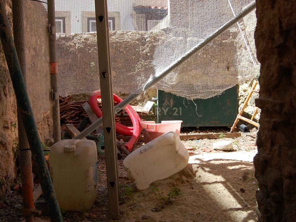 Prédio para investimento na Estrela em Lisboa - Image 8