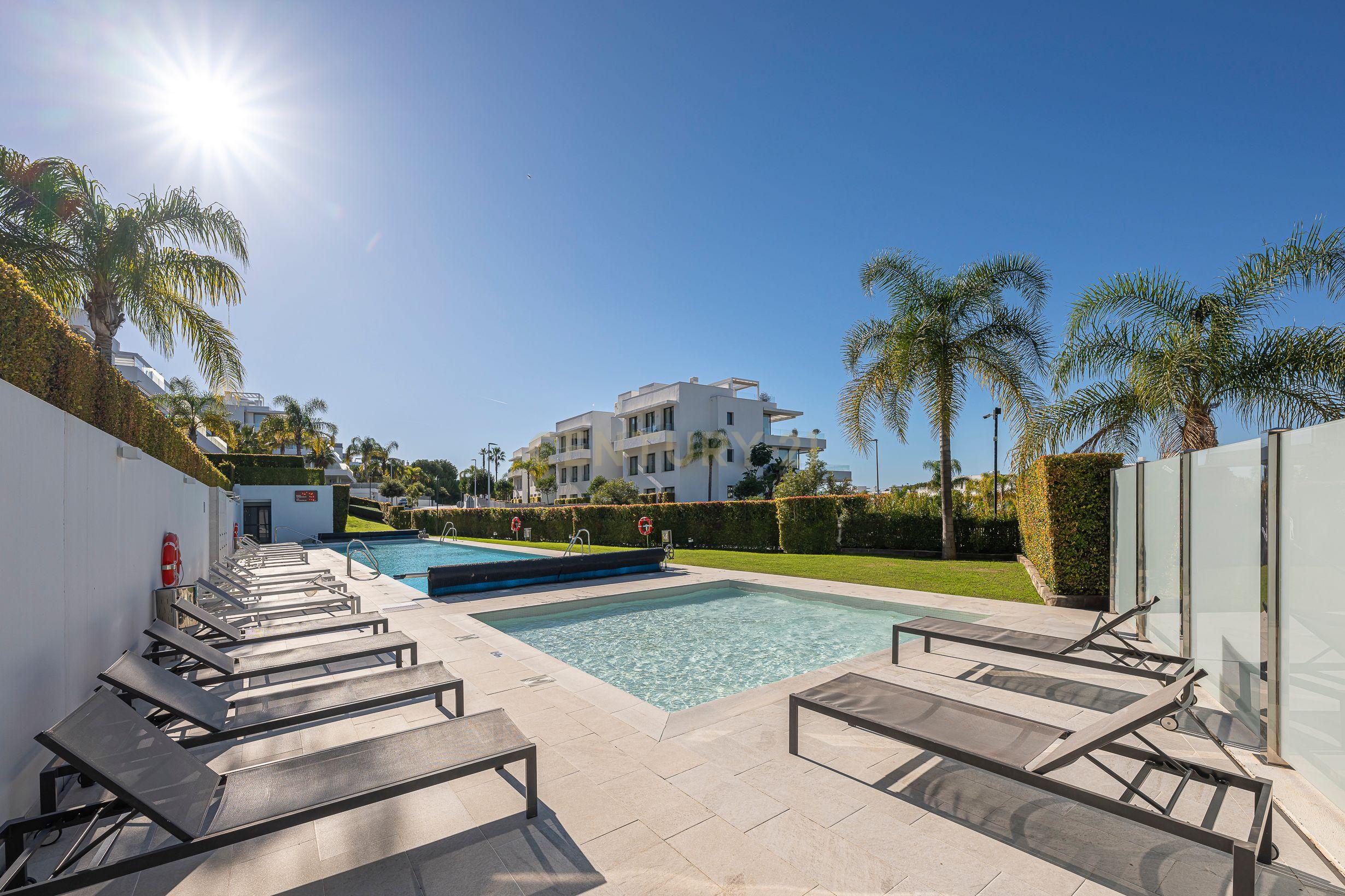 APARTAMENTO DE LUXO NO URB. CATALEYA, ATALAYA-ESTEPONA - Image 2