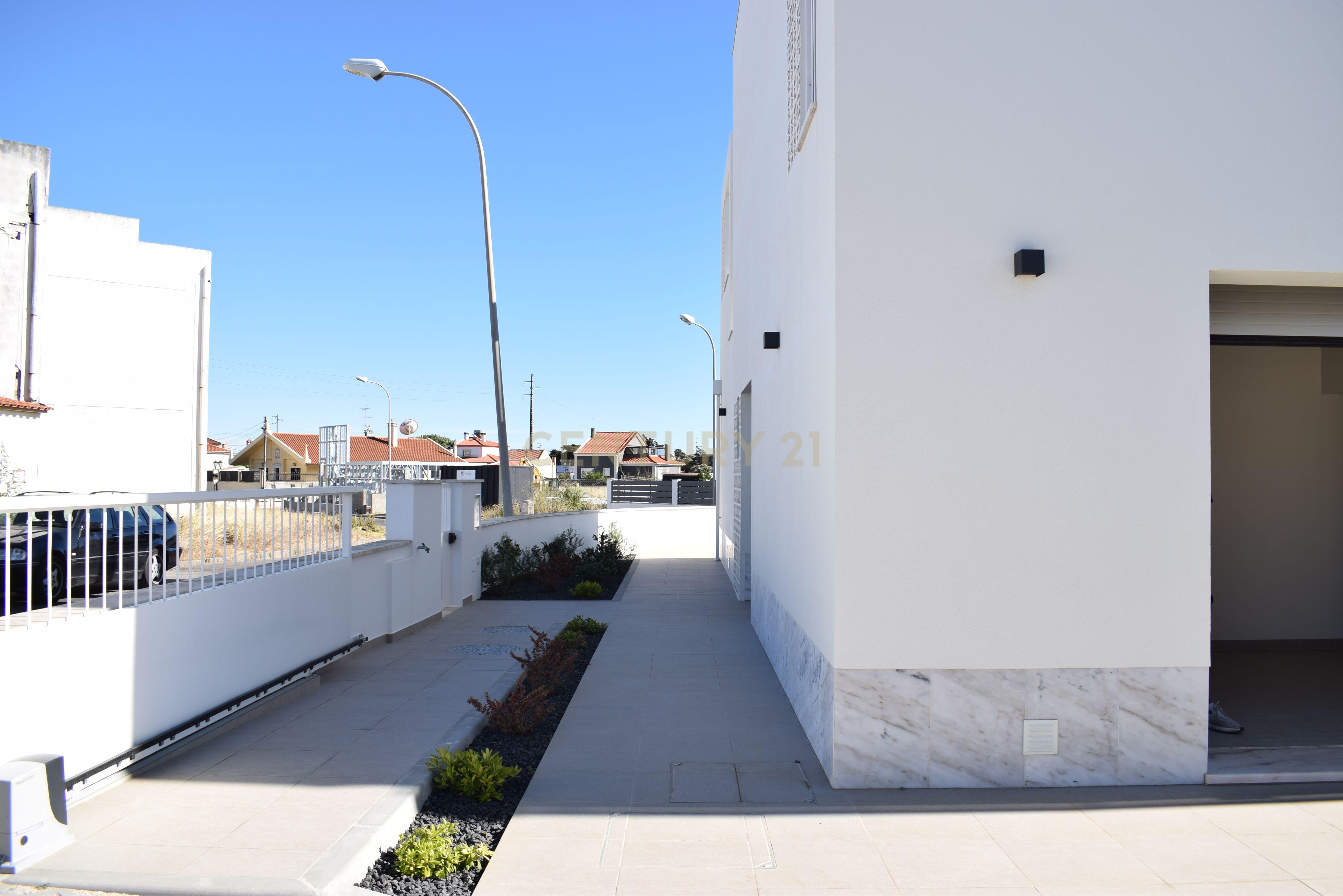Moradia T4  na  Abrunheira a estrear- Aceita Permuta - Image 60
