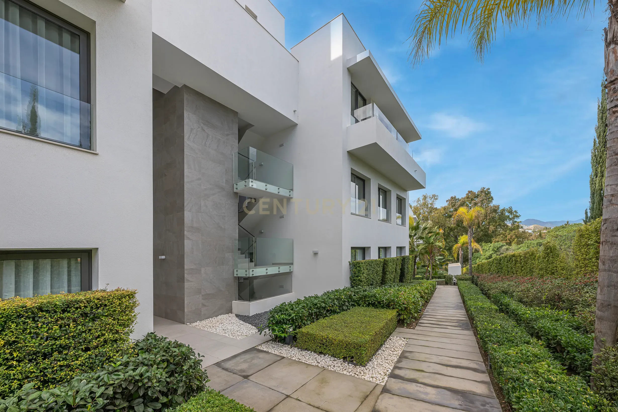 APARTAMENTO DE LUXO NO URB. CATALEYA, ATALAYA-ESTEPONA - Image 40