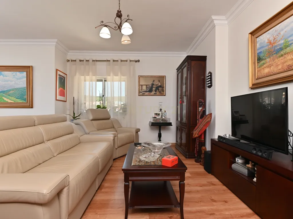 T2 Totalmente Remodelado em Carnaxide - Image 9