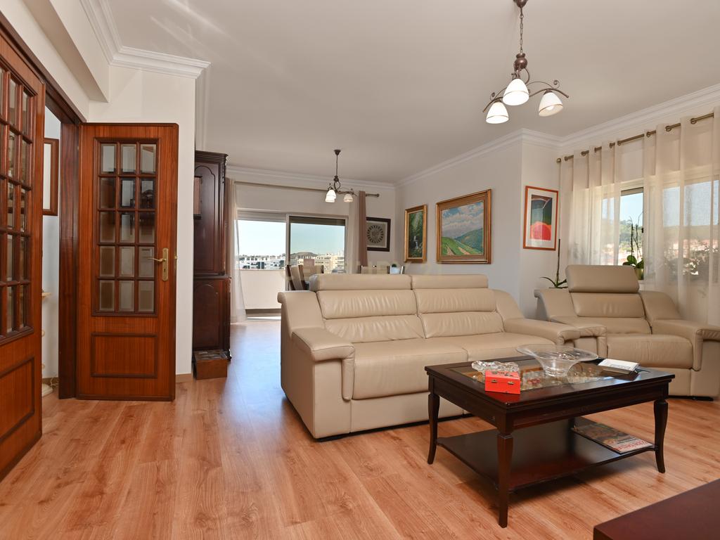 T2 Totalmente Remodelado em Carnaxide - Image 1