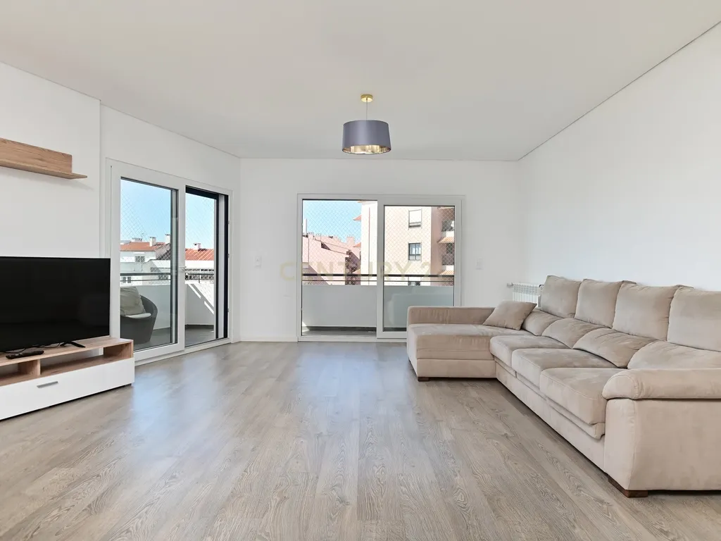 Apartamento com 3 quartos, vista mar, na Parede, Cascais . - Image 2