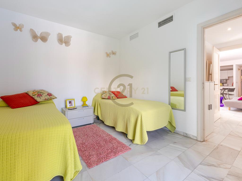 Apartamento Moderno em Málaga com Piscina e Proximidade à Praia - Image 15