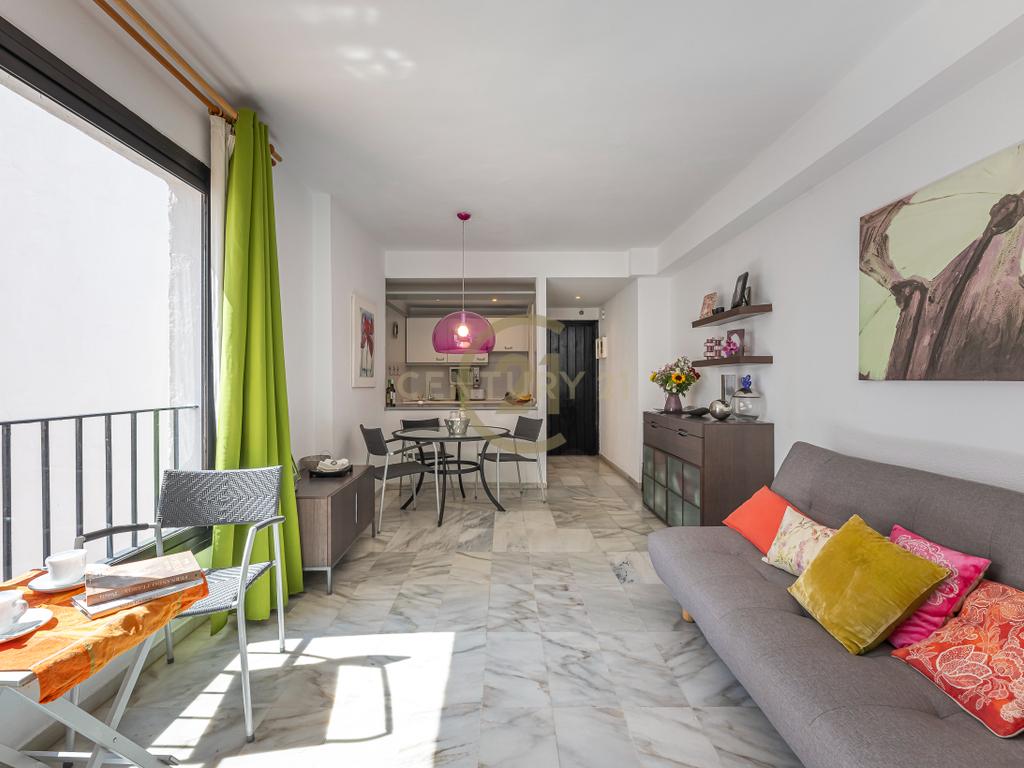 Apartamento Moderno em Málaga com Piscina e Proximidade à Praia - Image 3