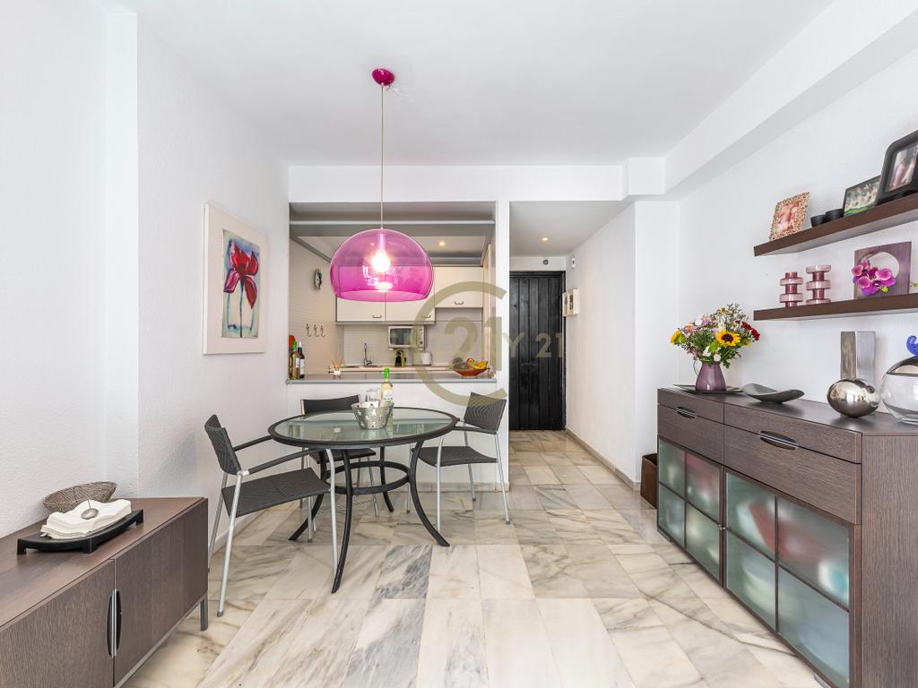 Apartamento Moderno em Málaga com Piscina e Proximidade à Praia - Image 7