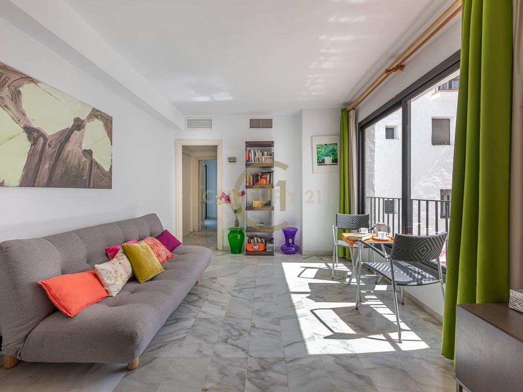 Apartamento Moderno em Málaga com Piscina e Proximidade à Praia - Image 4