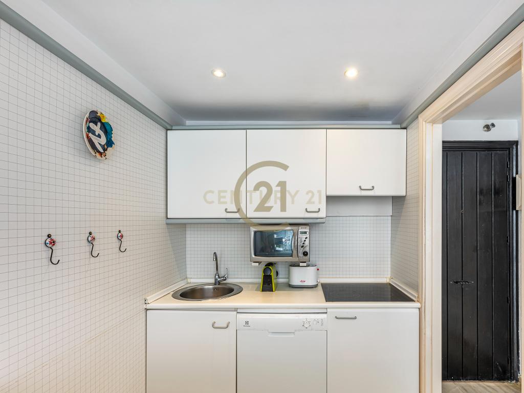 Apartamento Moderno em Málaga com Piscina e Proximidade à Praia - Image 13