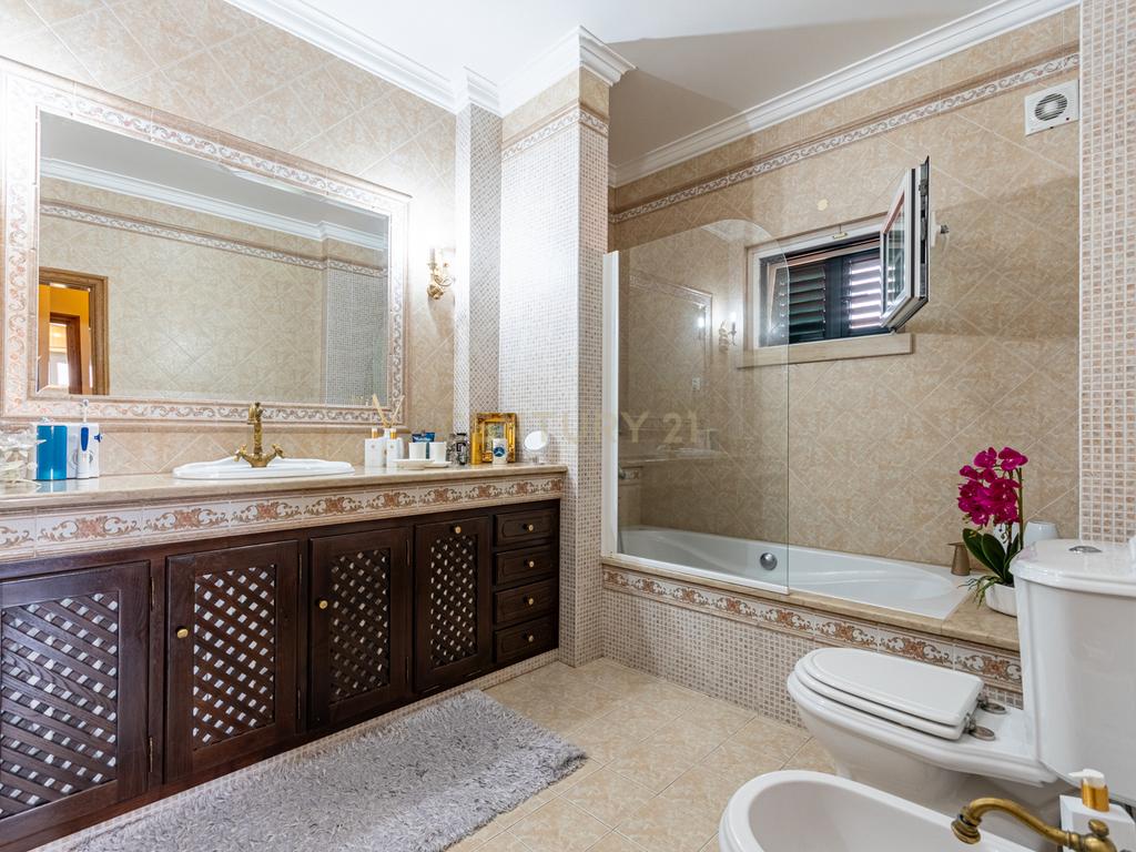 MORADIA EM SANTARÉM - CONFORTO E ELEGÂNCIA - Image 23