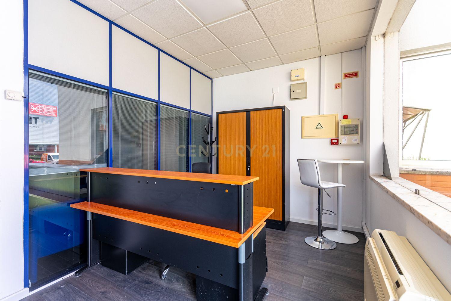 ESPAÇO COMERCIAL / ESCRITÓRIO NO LUX PARK BARCARENA - Image 2