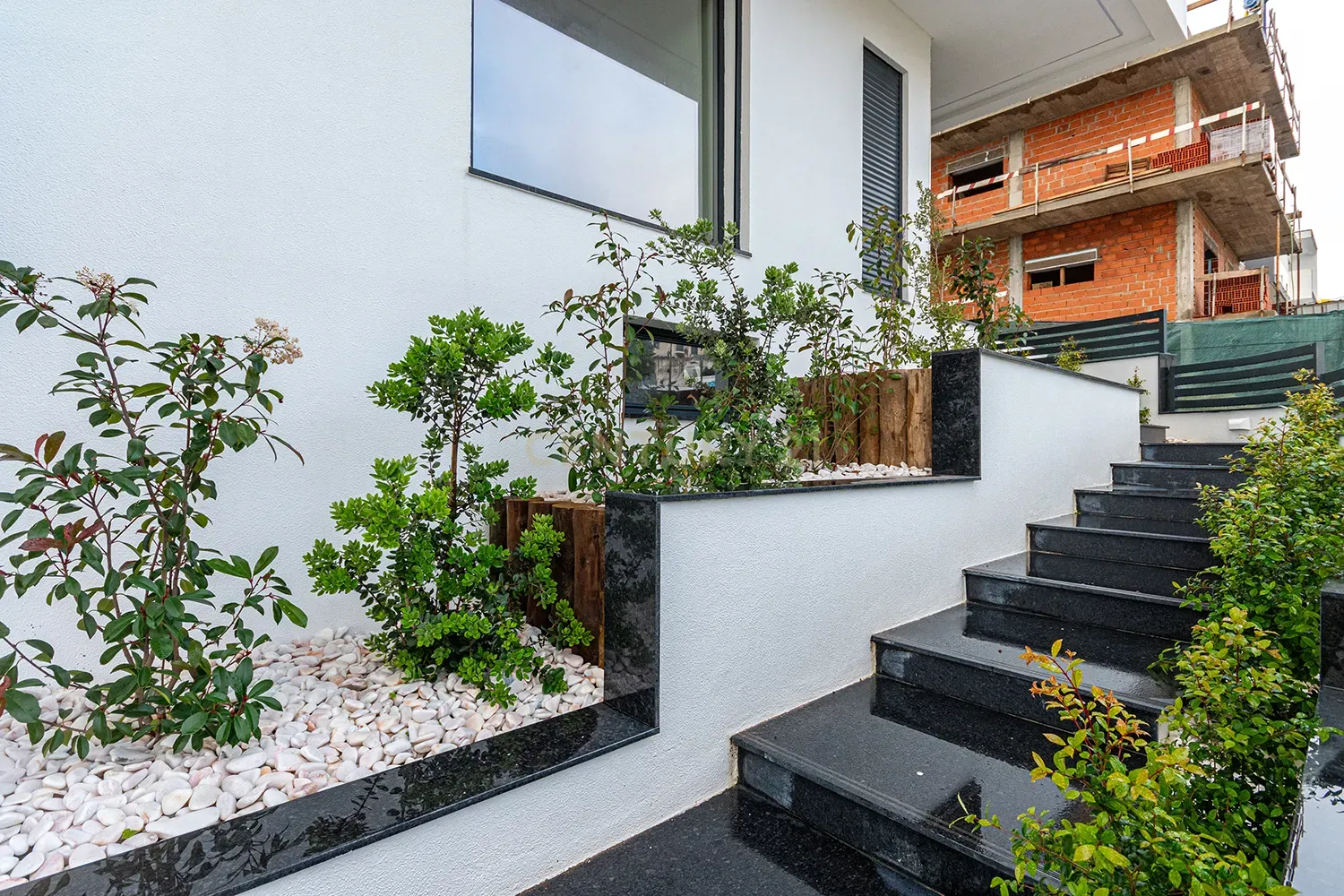 Vende-se Moradia T5 de Arquitetura Contemporânea em Localização Privilegiada – Famões, Odivelas - Image 52