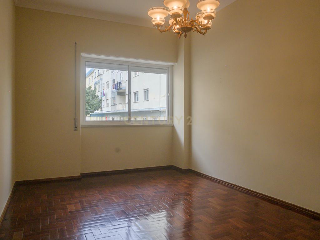 Apartamento T3 Queluz- Parque Urbano Felicio Loureiro - Image 2
