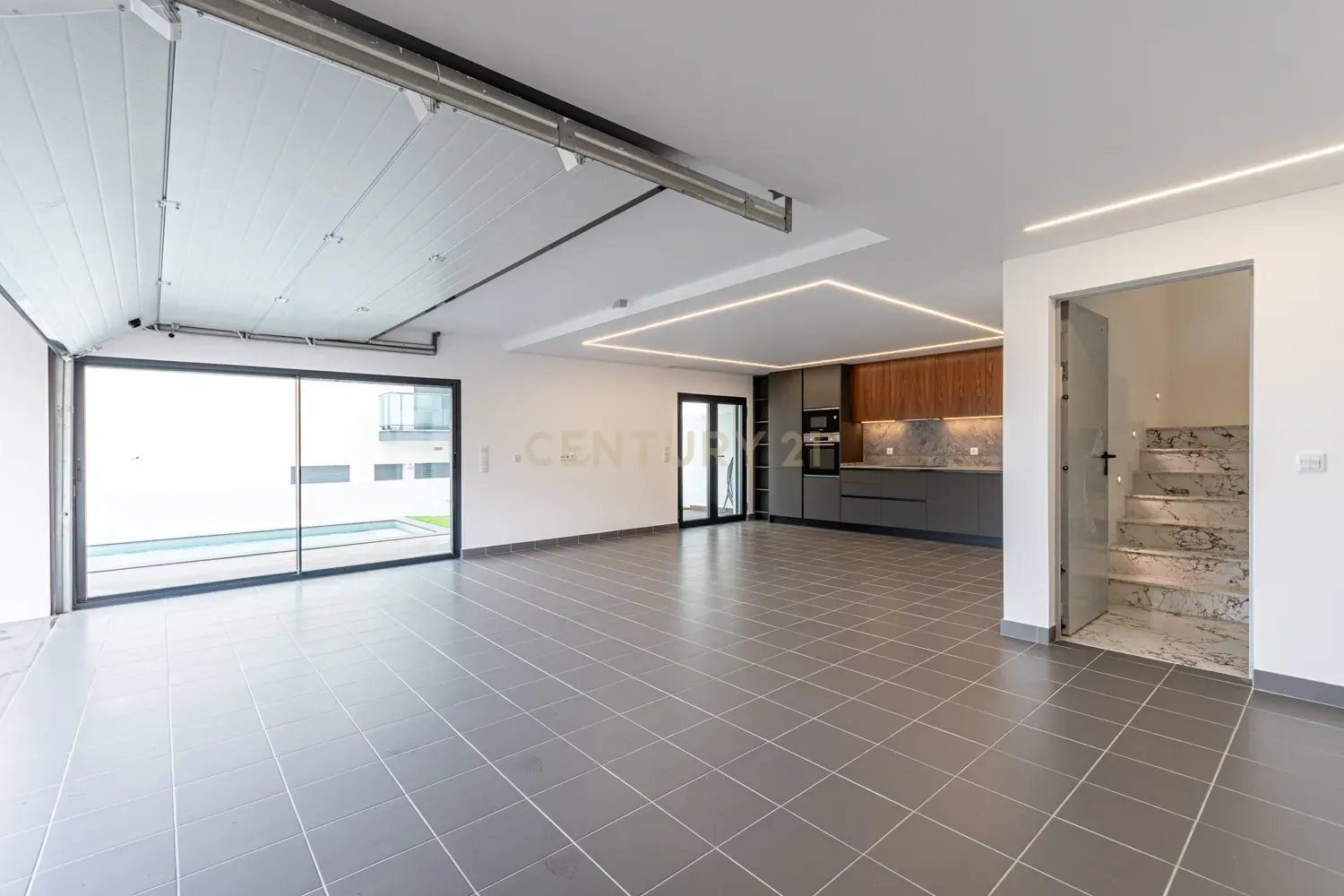 Vende-se Moradia T5 de Arquitetura Contemporânea em Localização Privilegiada – Famões, Odivelas - Image 54